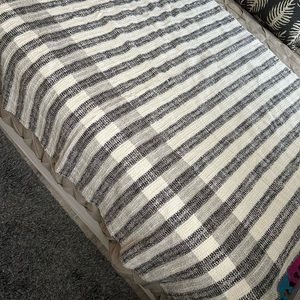 Hearth and hand throw blanket